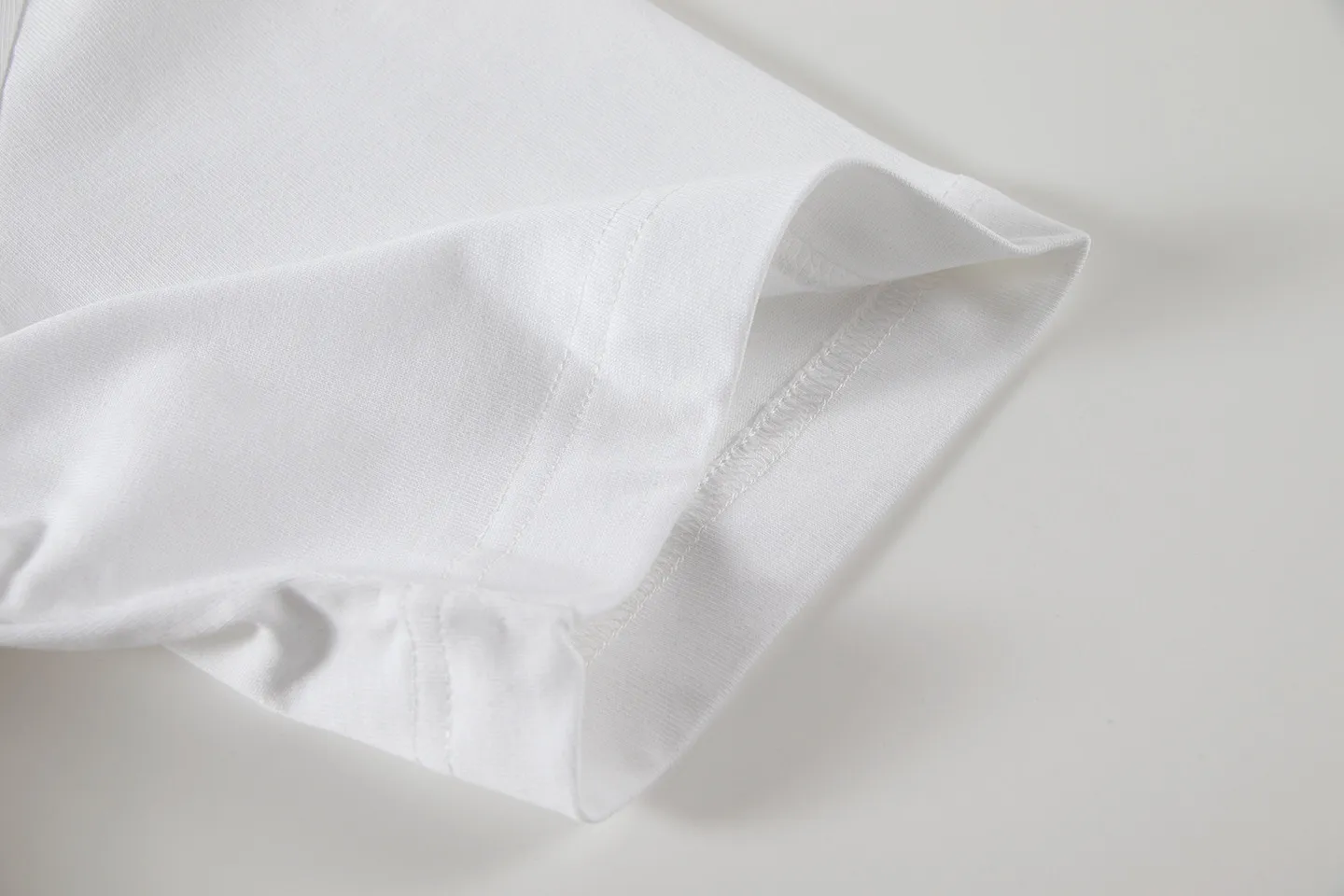 🅿️170 louis vuitto*2026 latest hot diamond💍offset printed short-sleeved T-shirt Material: Made of high version 300g double yarn combed cotton Size: S M L XL Color: black and white Style number: W2803